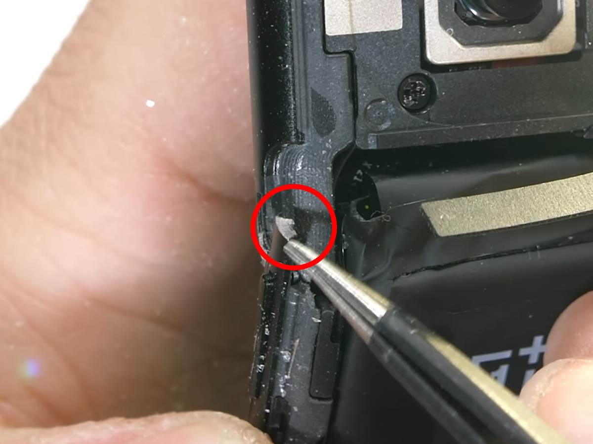 OnePlus 10 Pro pukao na JerryRigEverything testu 6.jpg