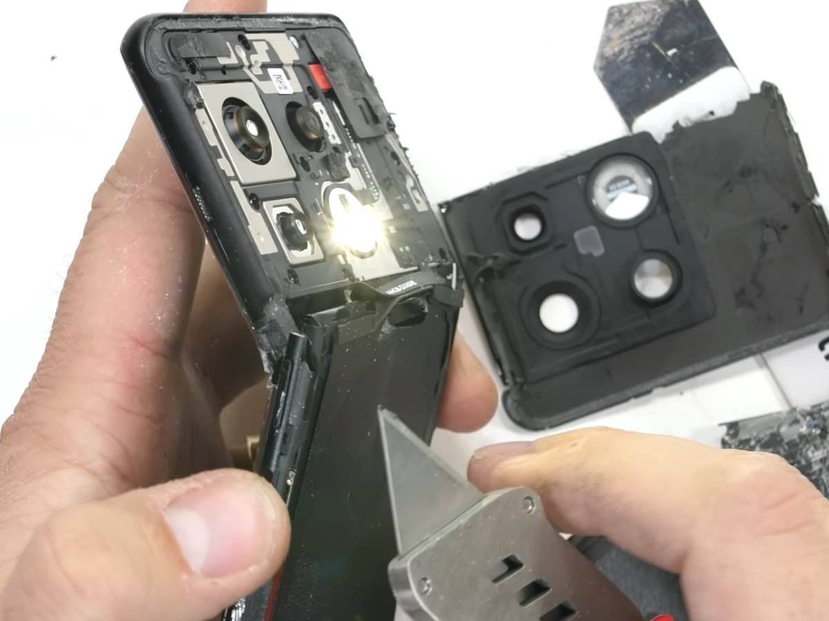 OnePlus 10 Pro pukao na JerryRigEverything testu 2.jpg