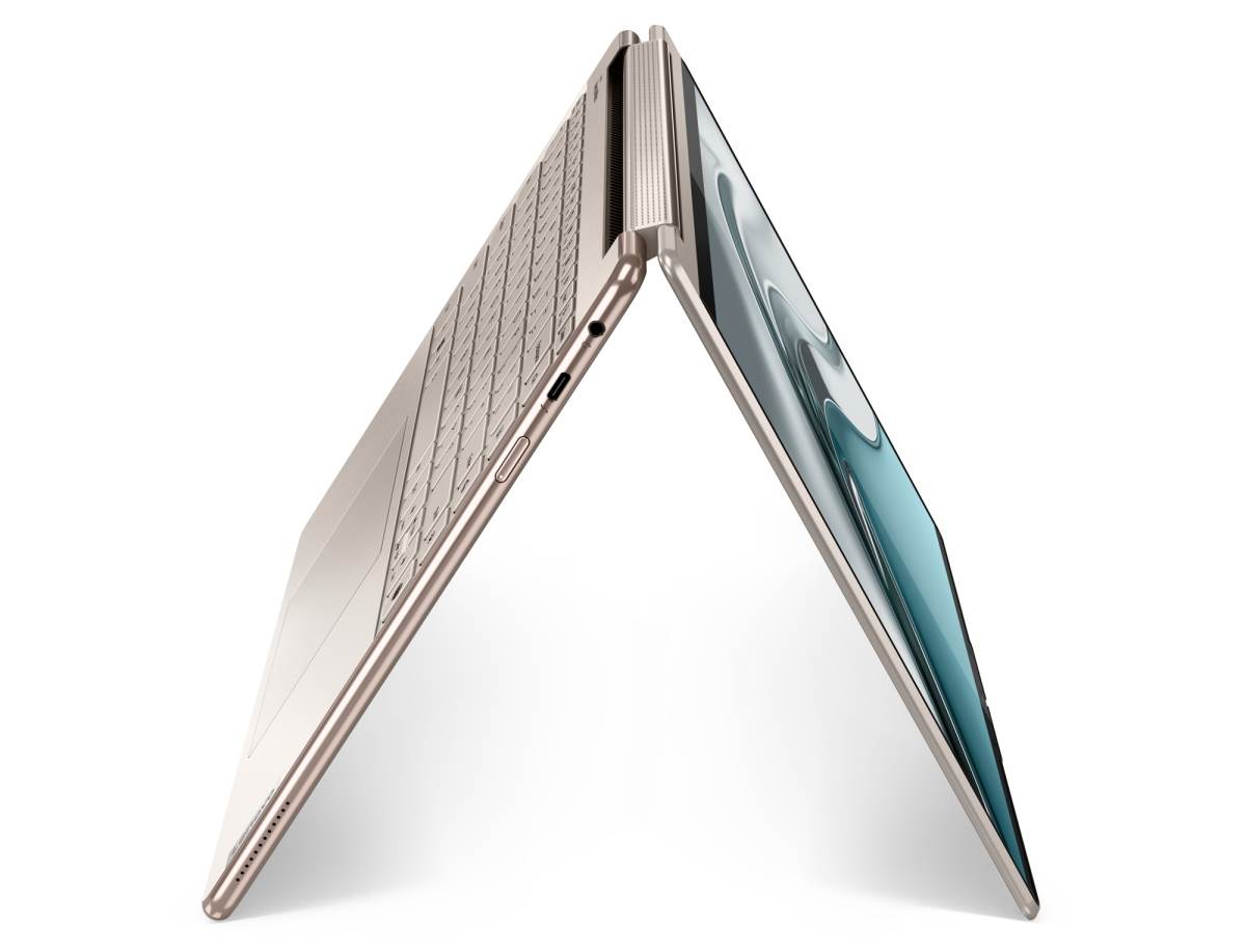 Lenovo Yoga 9i_Gen_7_Hinge_Tent Mode.jpg