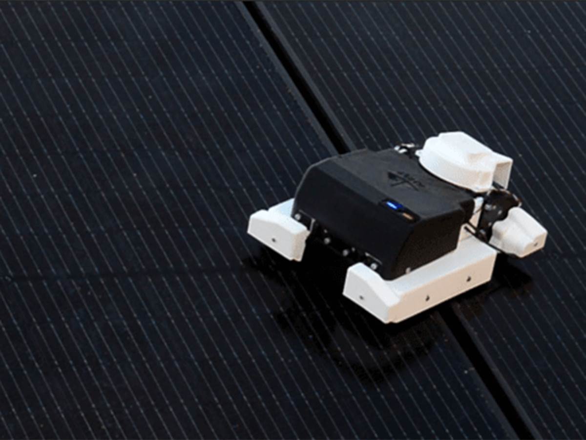 Dron za solarne ploče