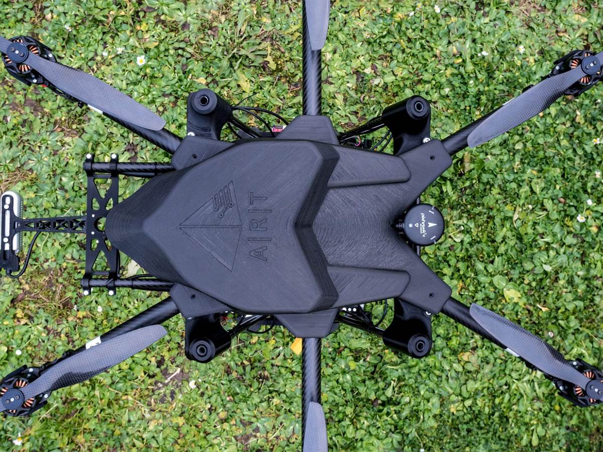 Dron za solarne ploče