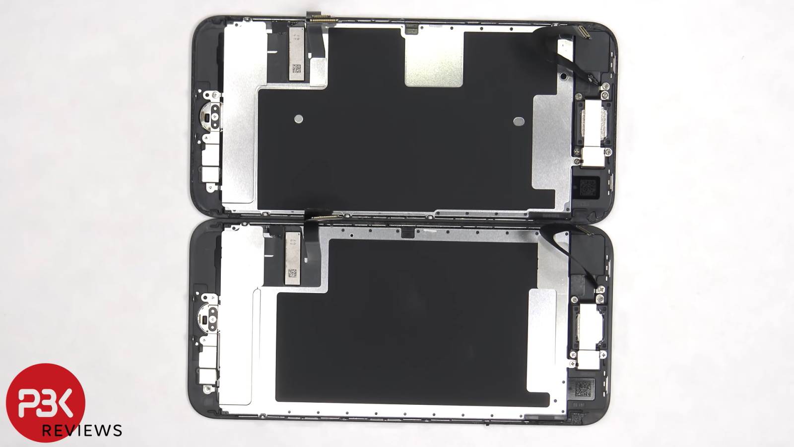 iPhone SE 2020 i 2022 poređenje bez ekrana