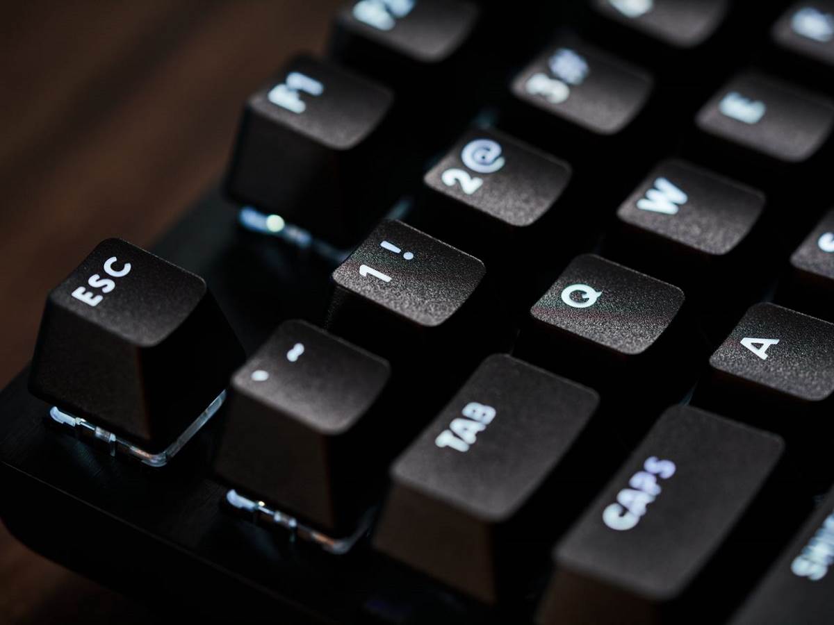 Logitech G413 TKL SE mehanička tastatura cena i specifikacije