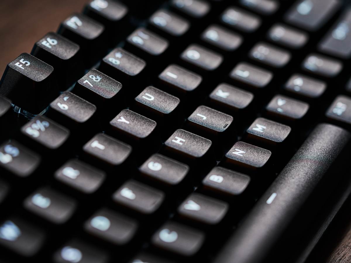 Logitech G413 TKL SE mehanička tastatura cena i specifikacije