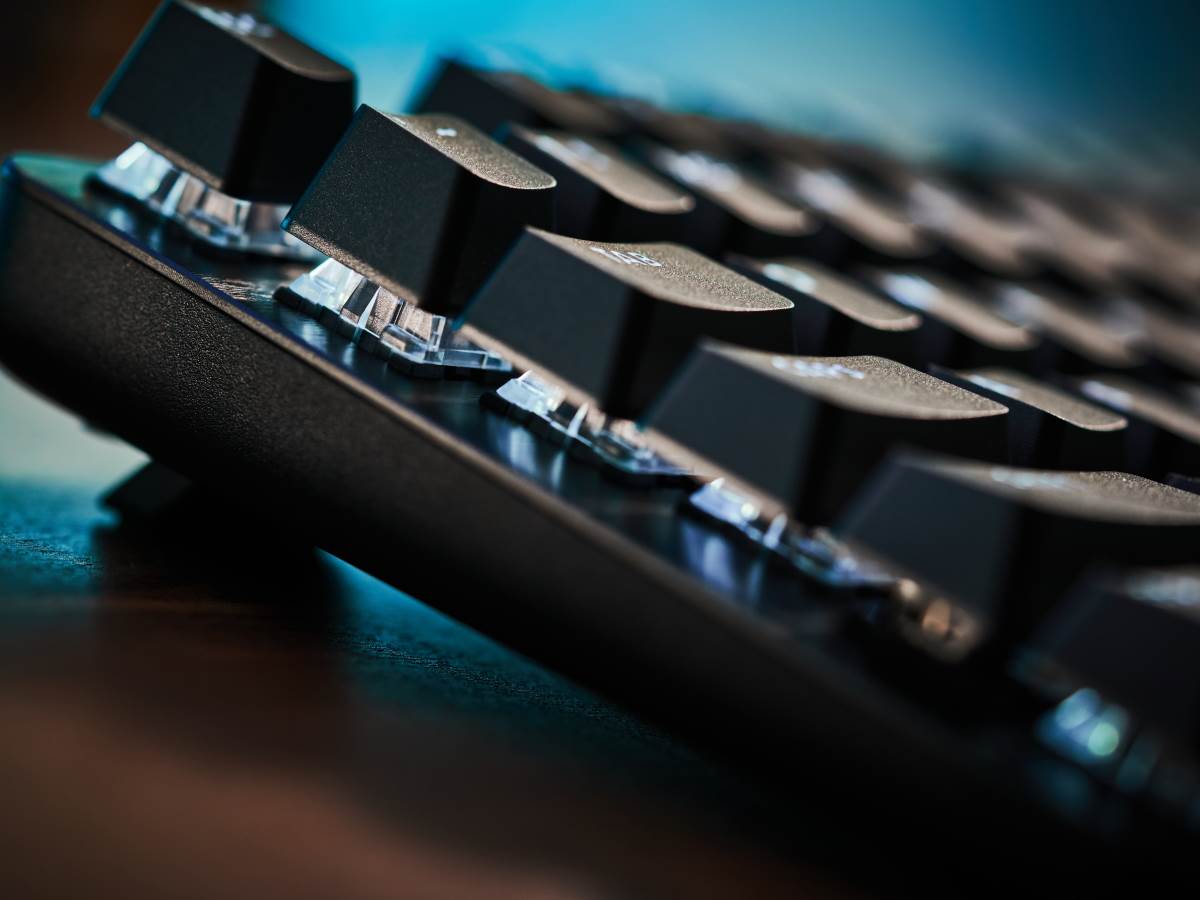 Logitech G413 TKL SE mehanička tastatura cena i specifikacije