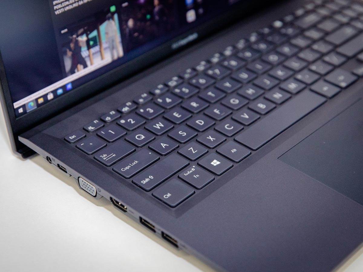 ASUS ExpertBook BA1500 tastatura.jpeg