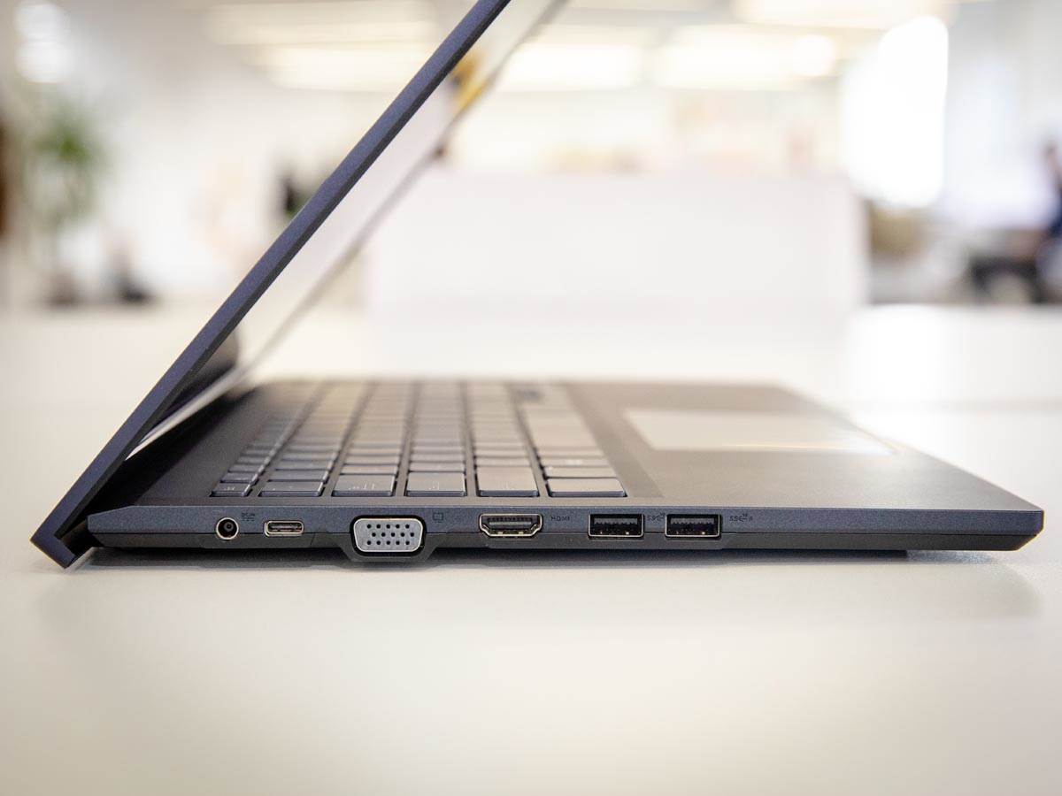 ASUS ExpertBook BA1500 konekcije.jpeg