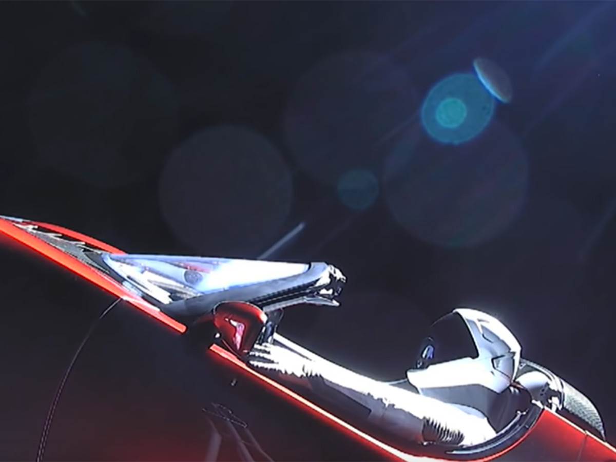 Tesla Roadster u svemiru