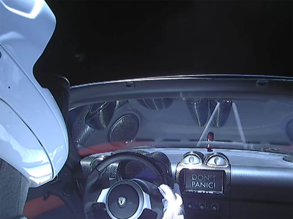 Tesla Roadster u svemiru