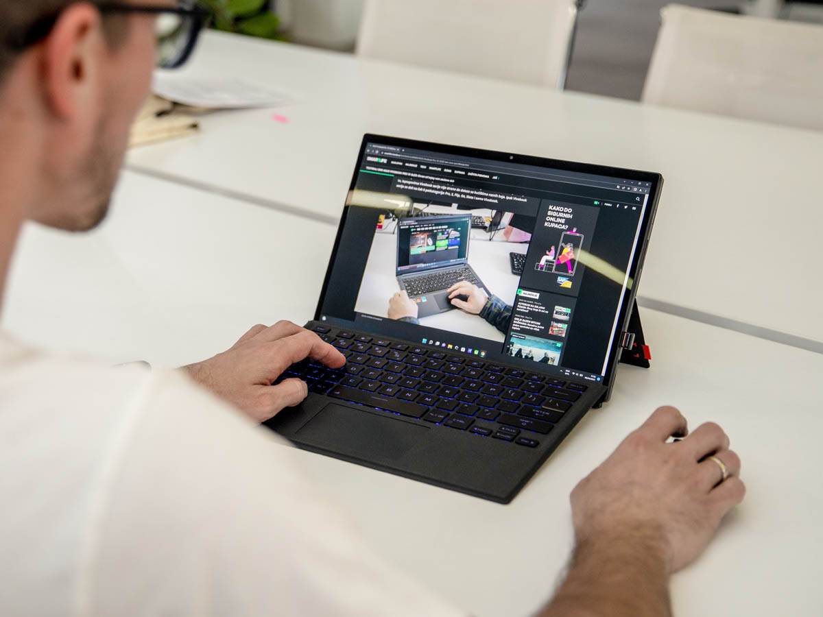 ASUS ROG Flow Z13 (15).jpg