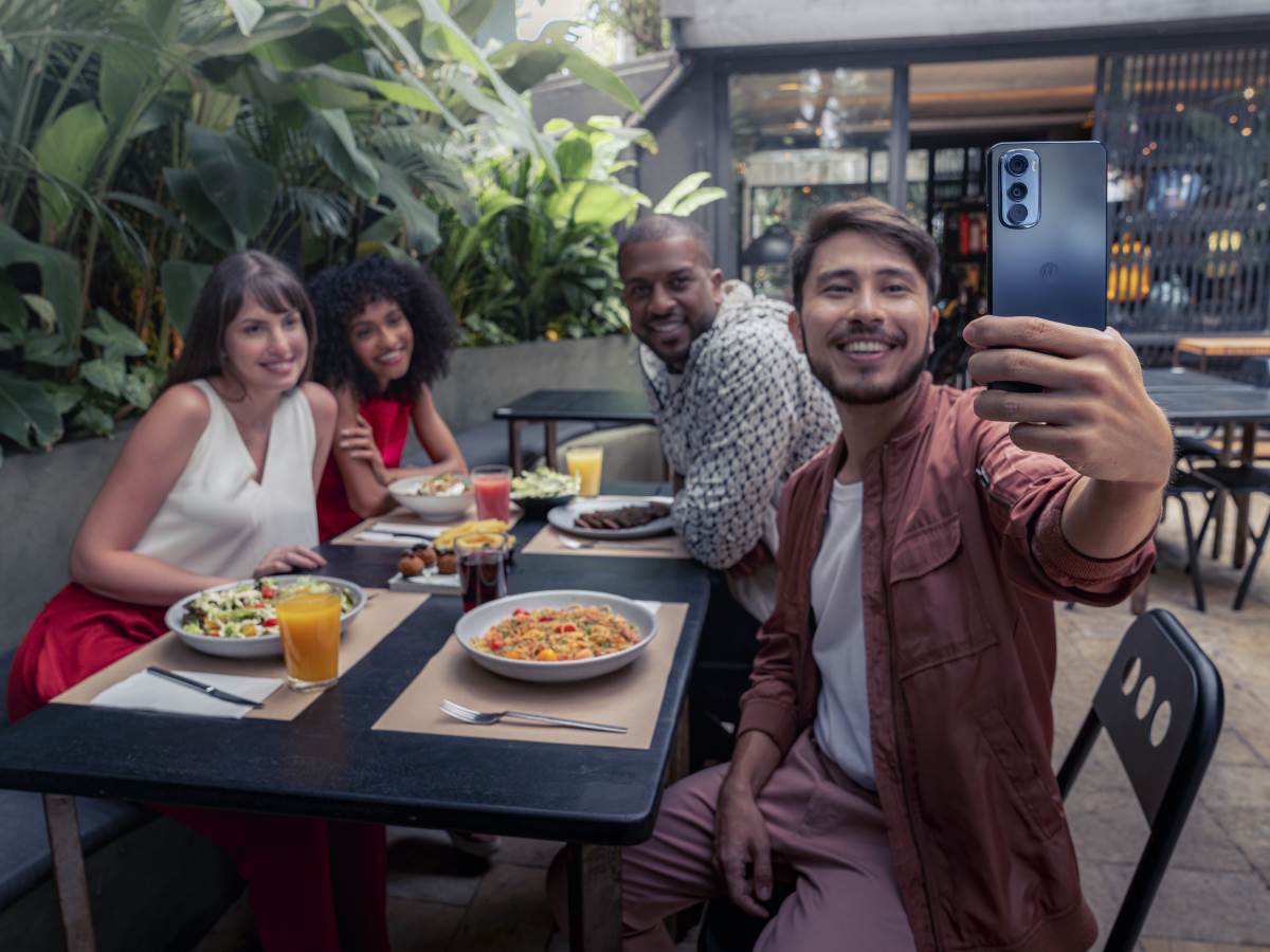 MOTOROLA EDGE 30 (2).png