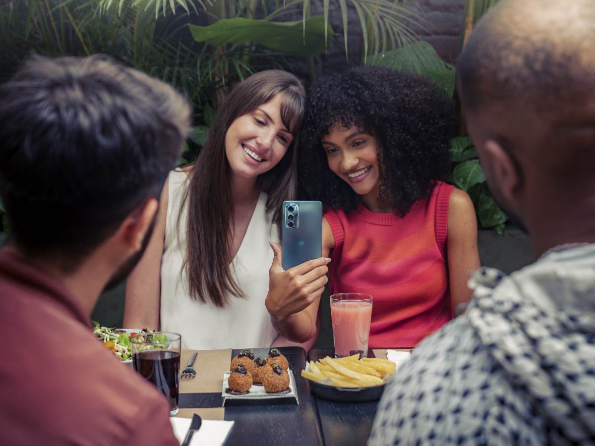 MOTOROLA EDGE 30 (9).png