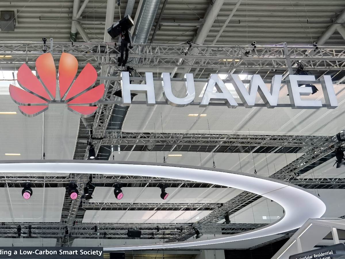 Huawei Logo.jpg
