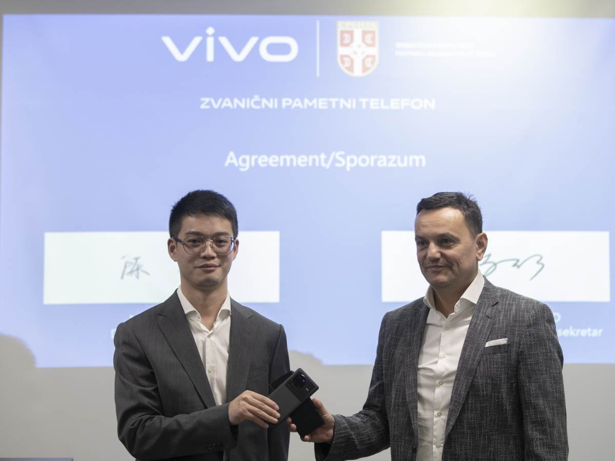 vivo izlazi na teren sa Fudbalskim savezom Srbije (3).jpg