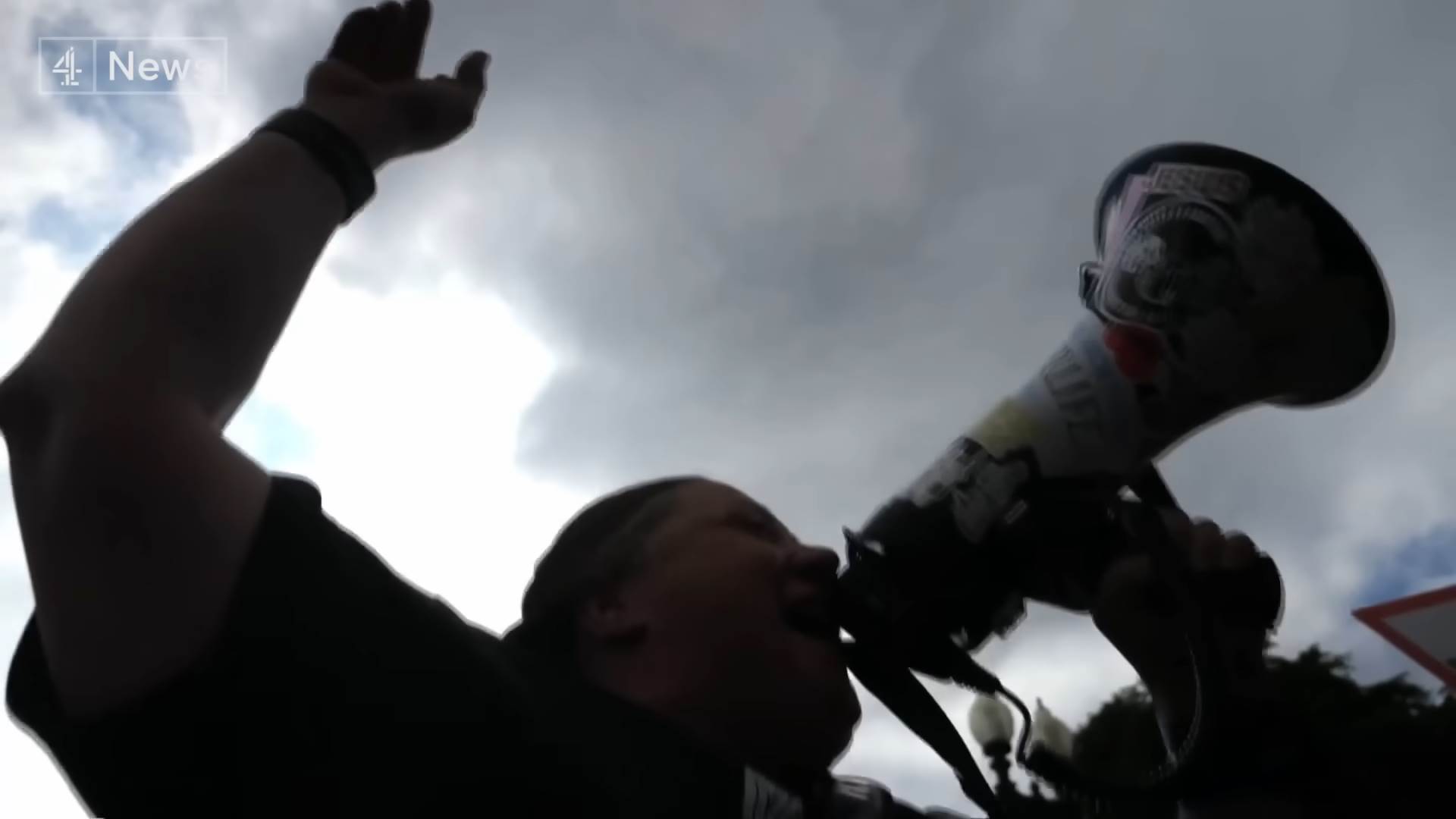 Rou protiv Vejda protest 2.png