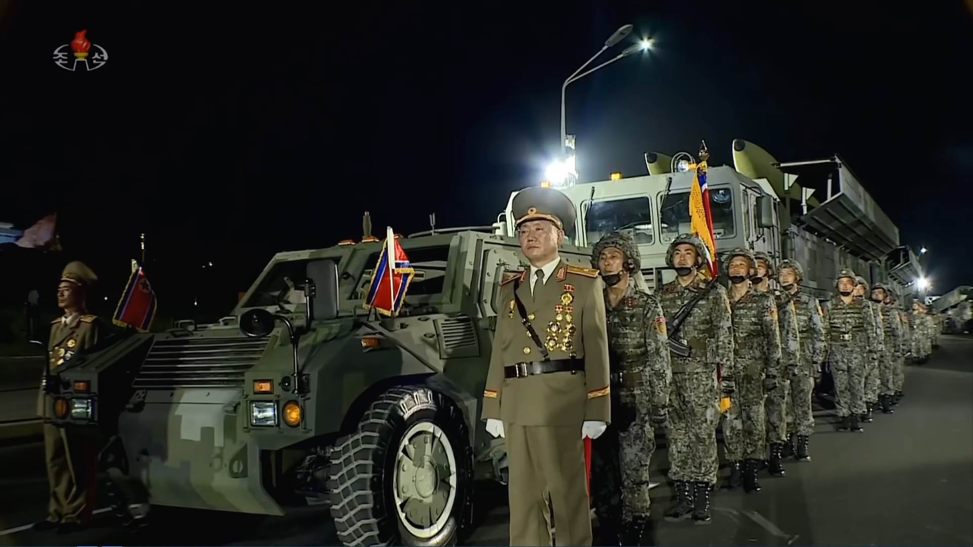 Severna Koreja parada 1.png