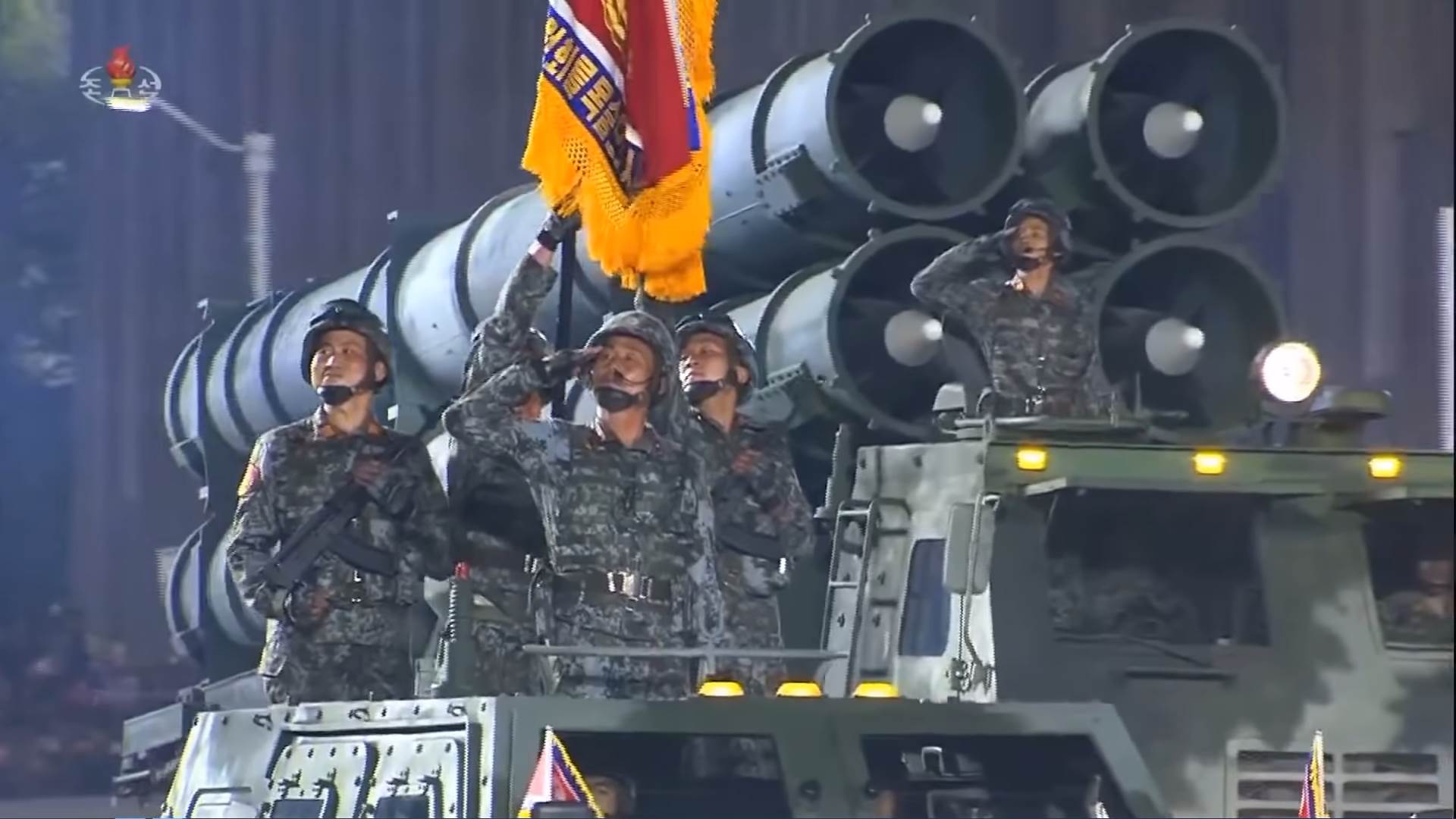 Severna Koreja parada 5.png