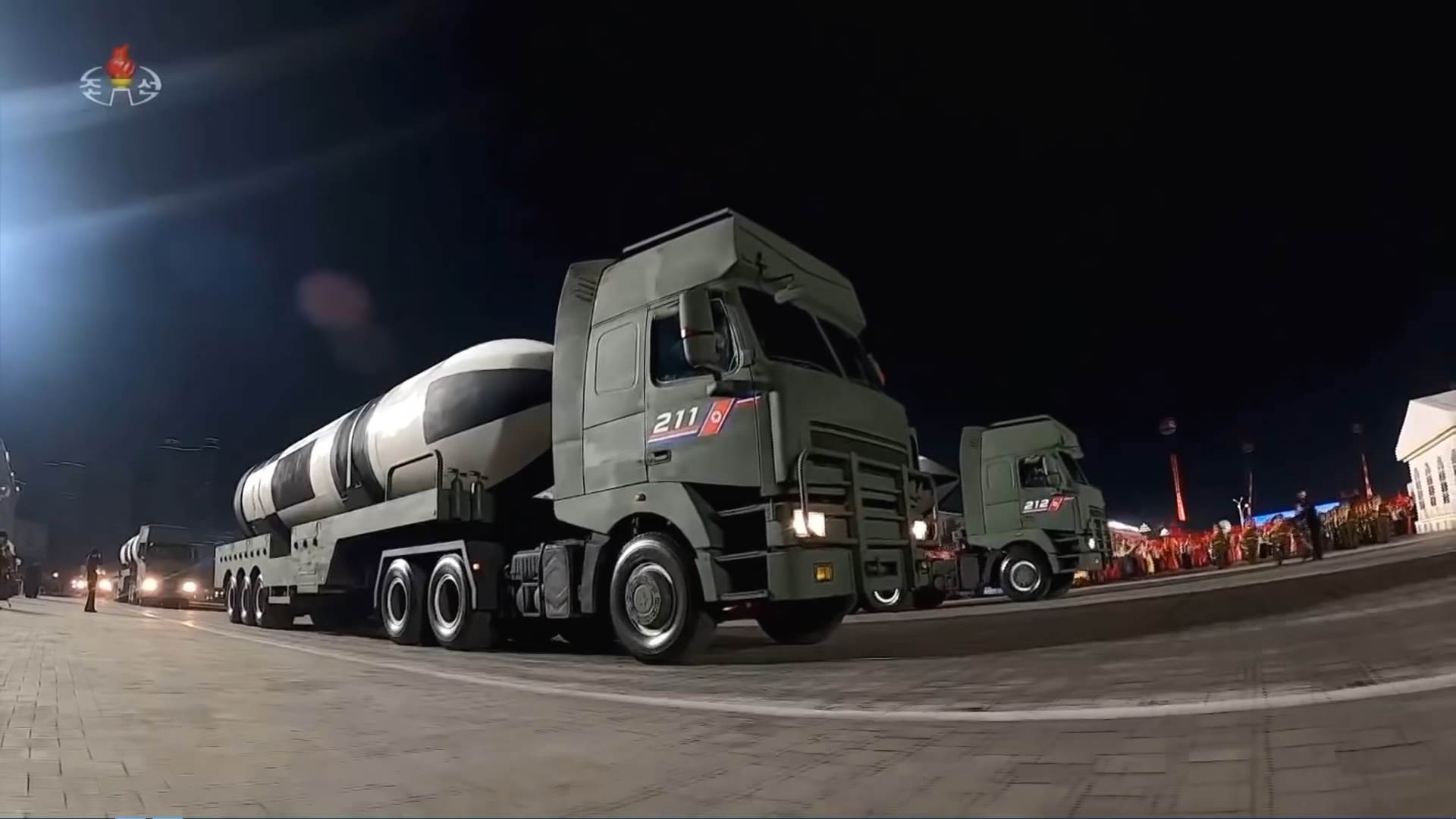 Severna Koreja parada 7.png