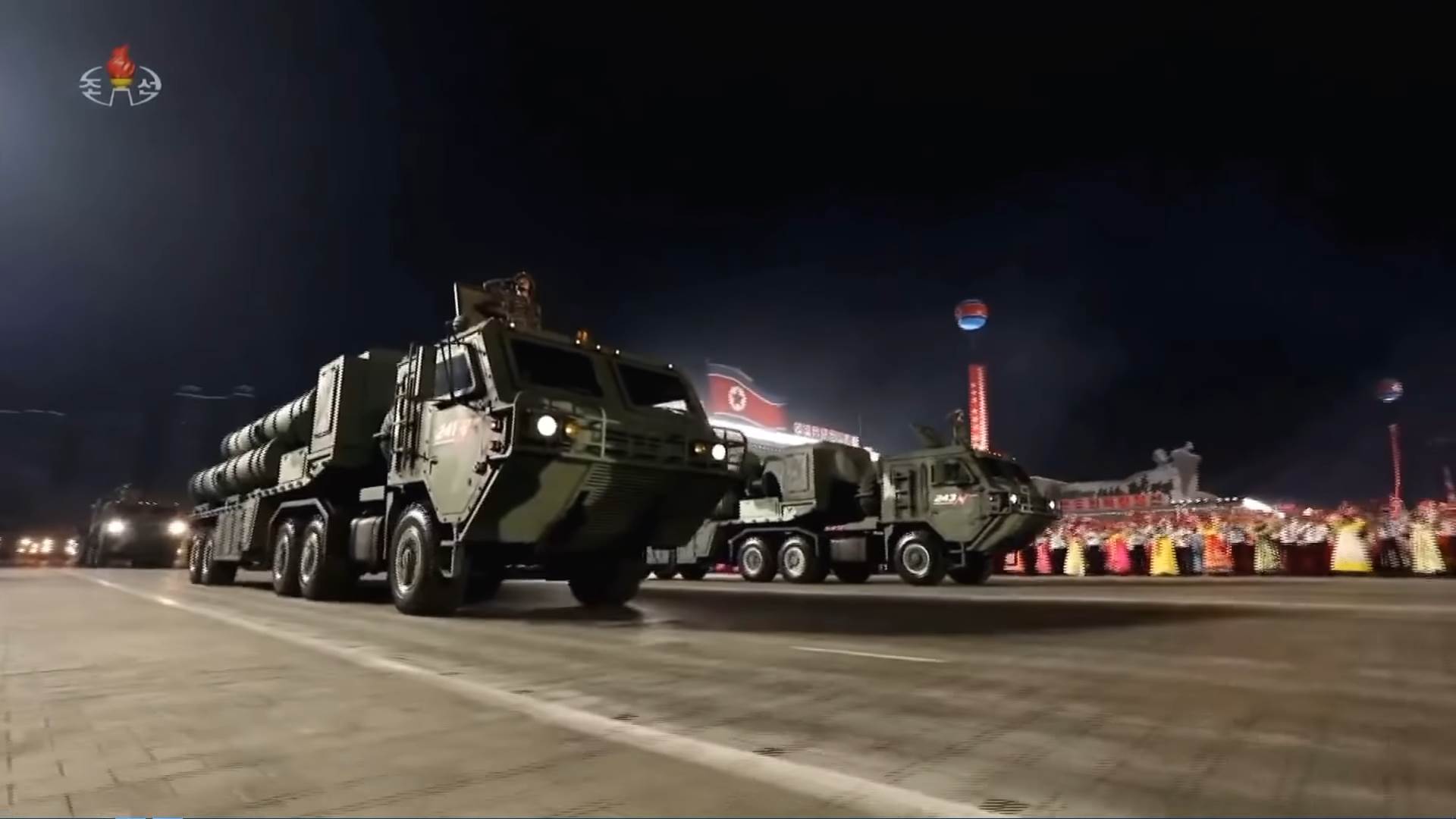 Severna Koreja parada 8.png