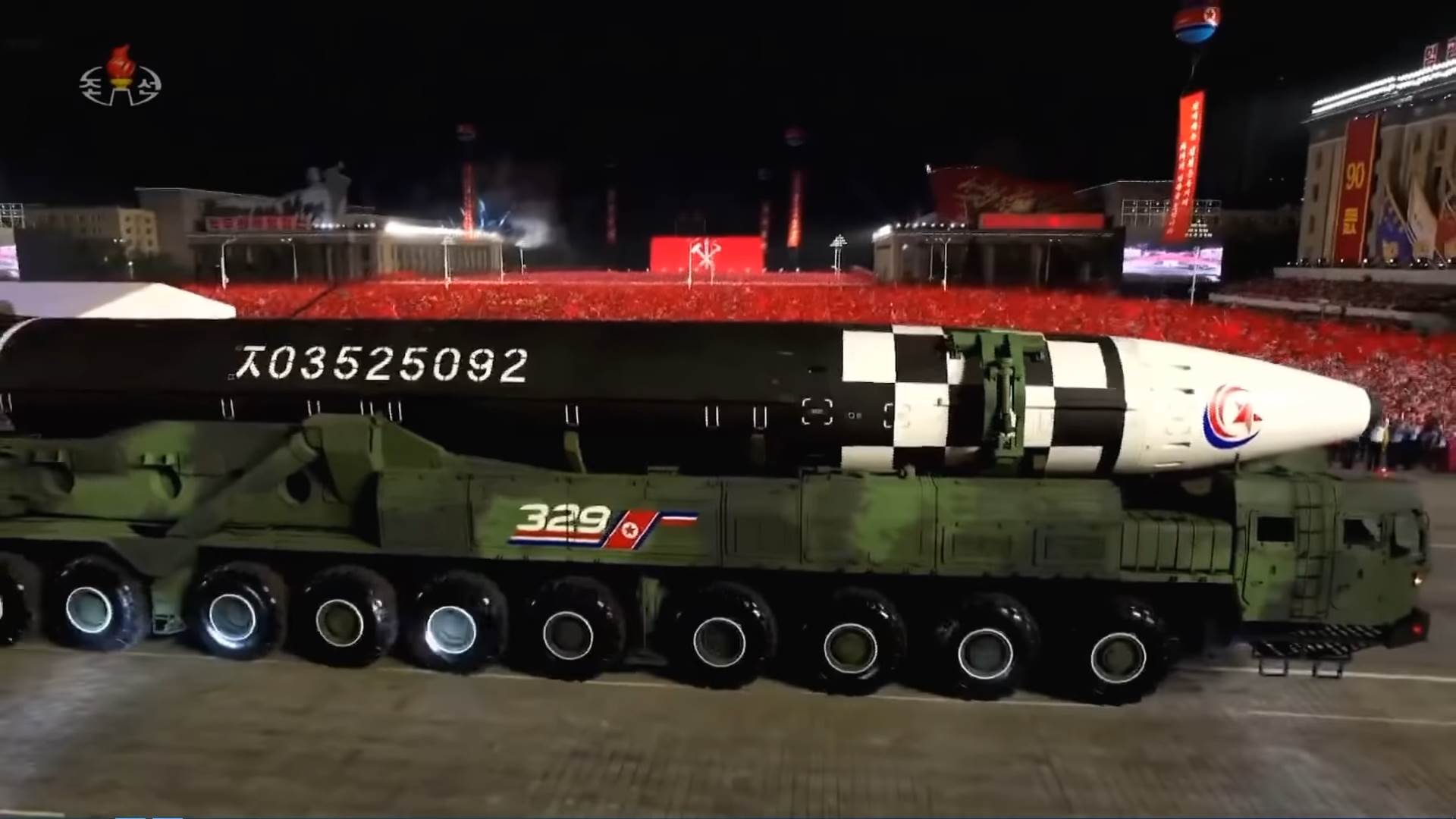 Severna Koreja parada 11.png