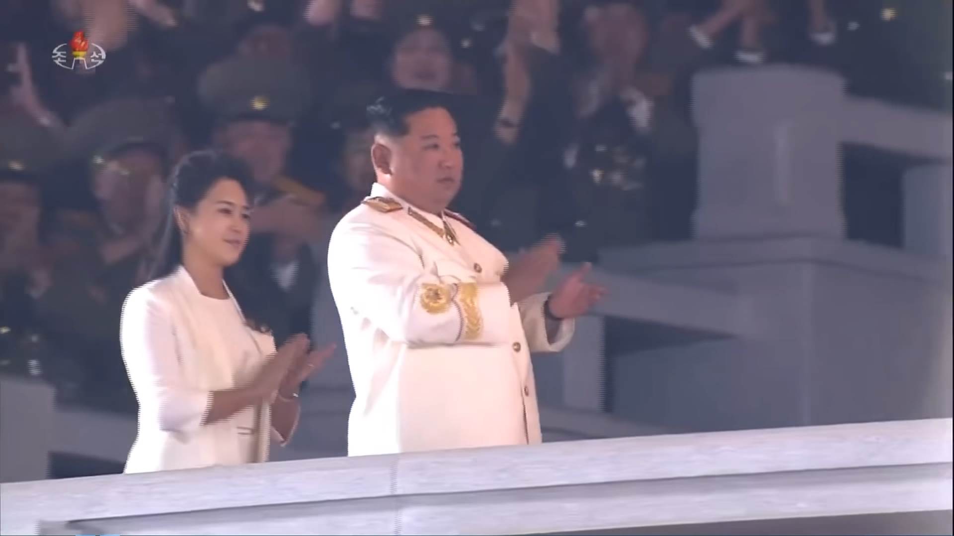 Severna Koreja parada 14.png