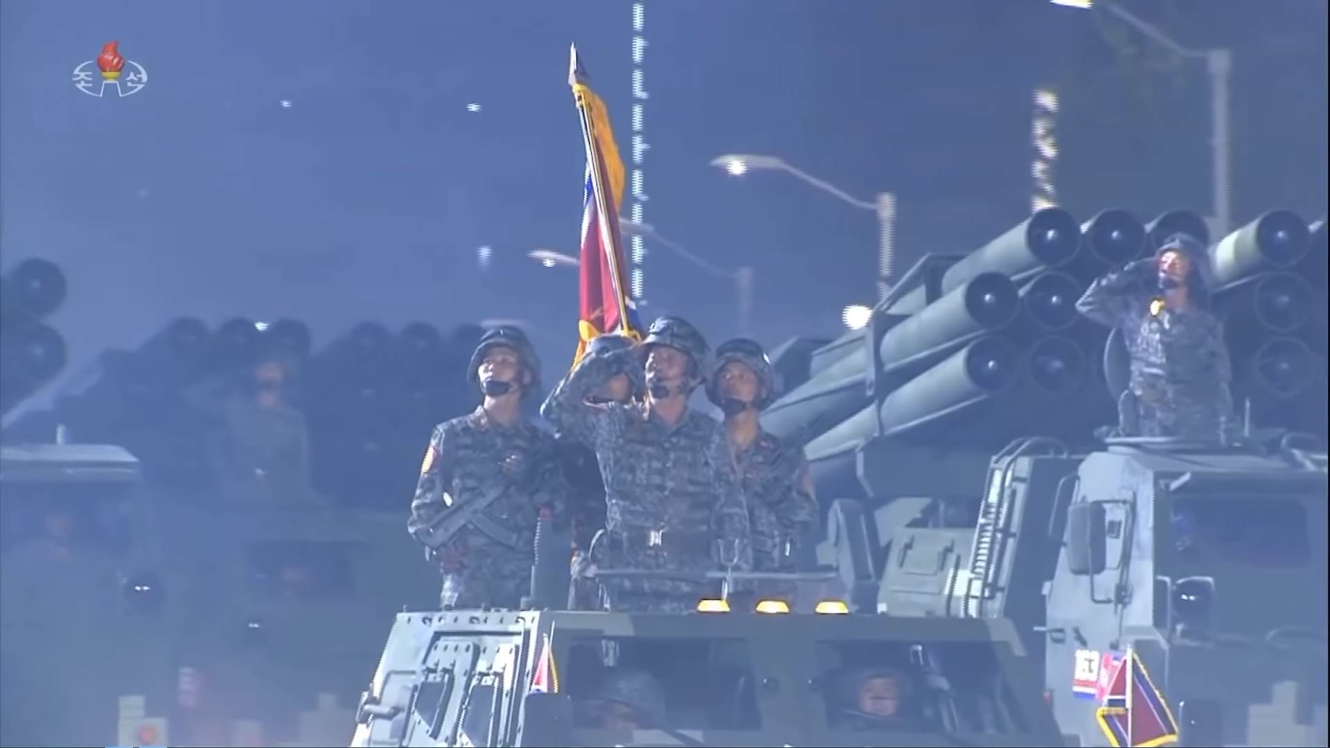 Severna Koreja parada 16.png