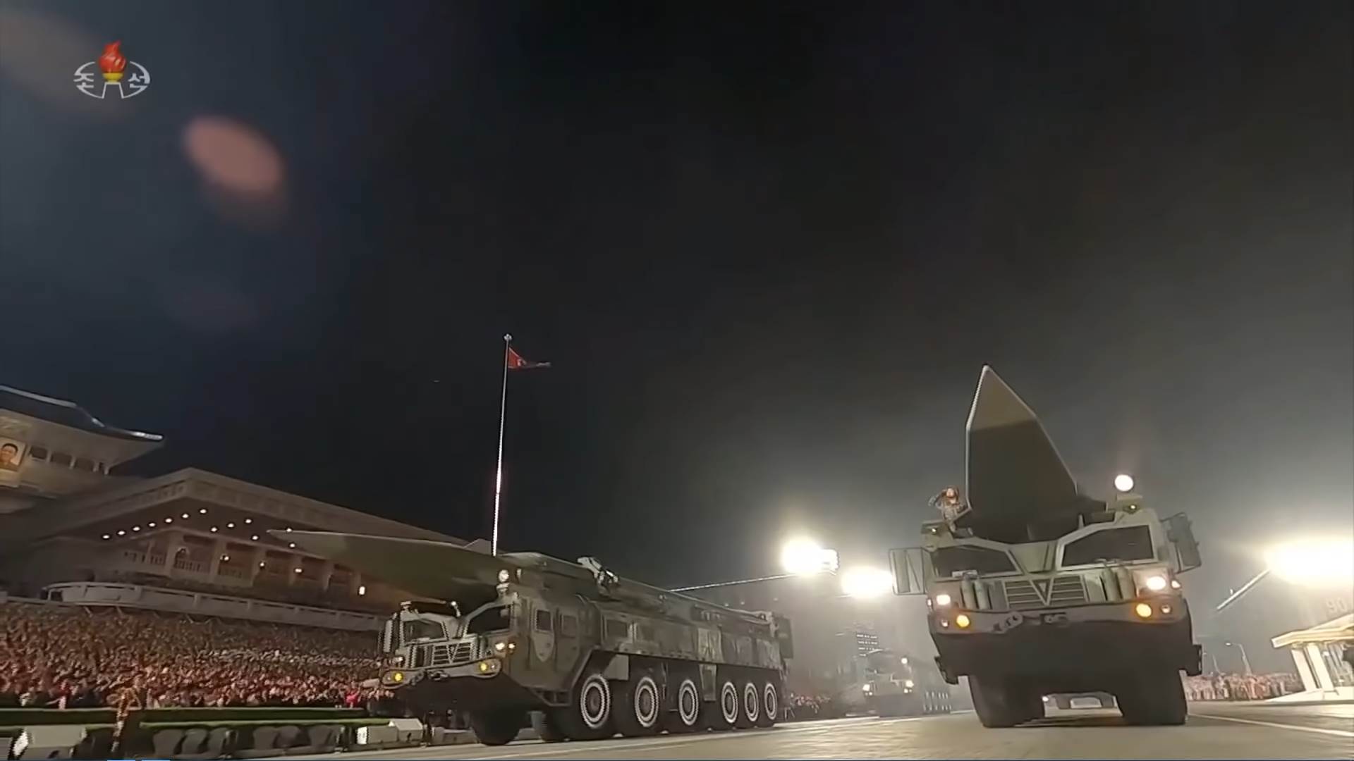 Severna Koreja parada 19.png