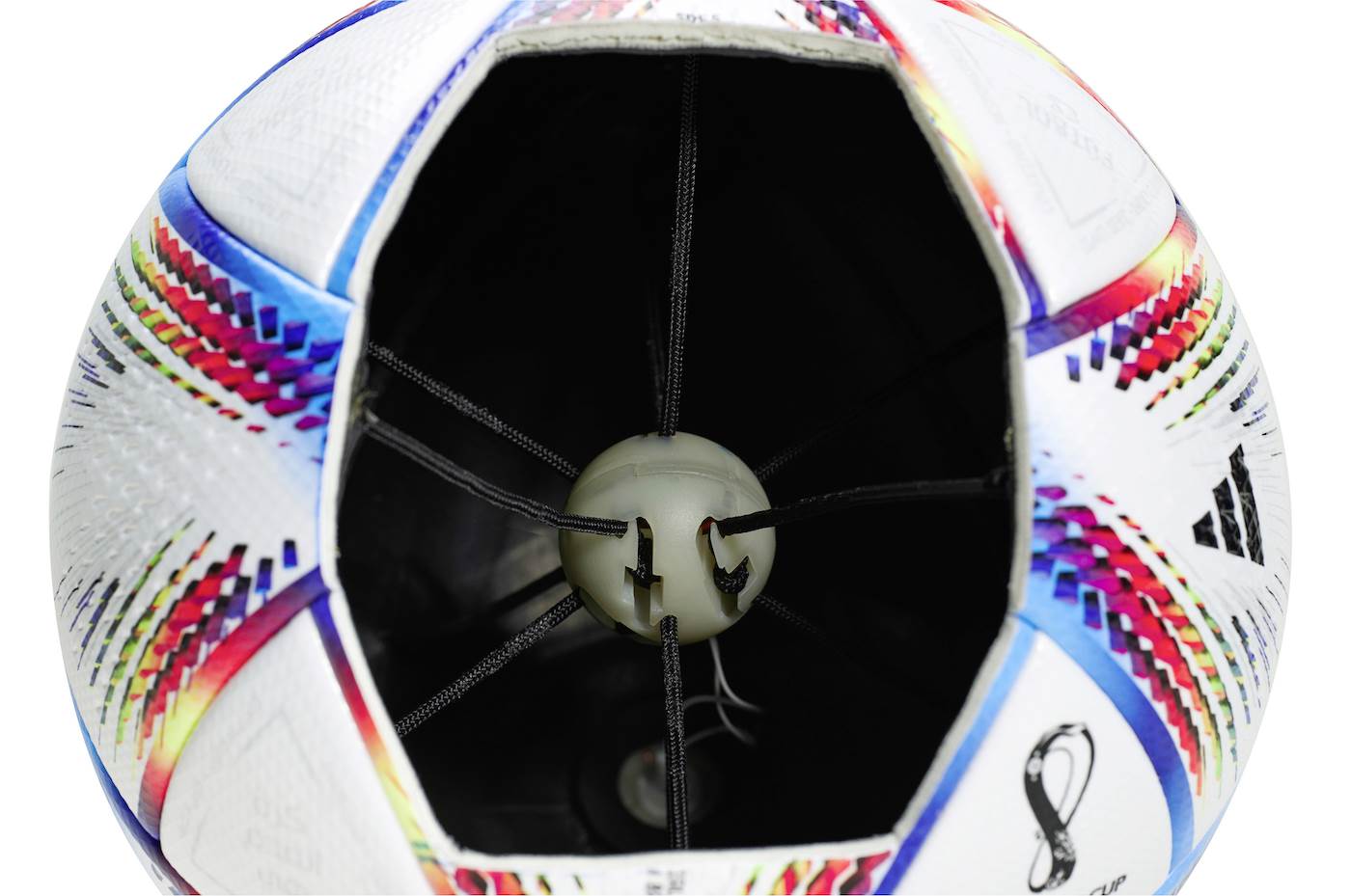 Al Rihla lopta 6.jpg