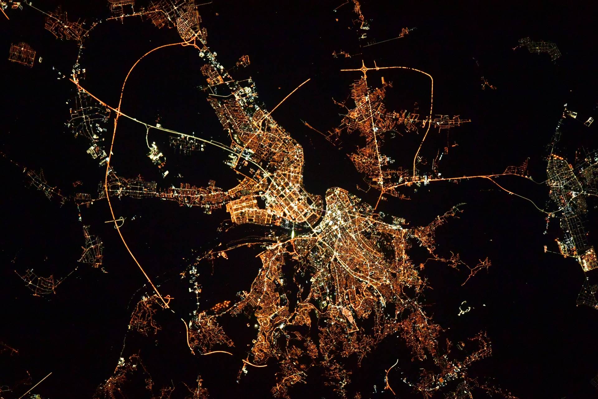 Belgrade_at_night_Serbia.jpg