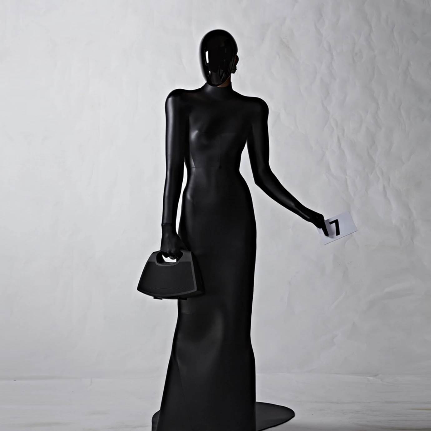 Balenciaga_BangOlufsen_torba zvučnik 5.jpg