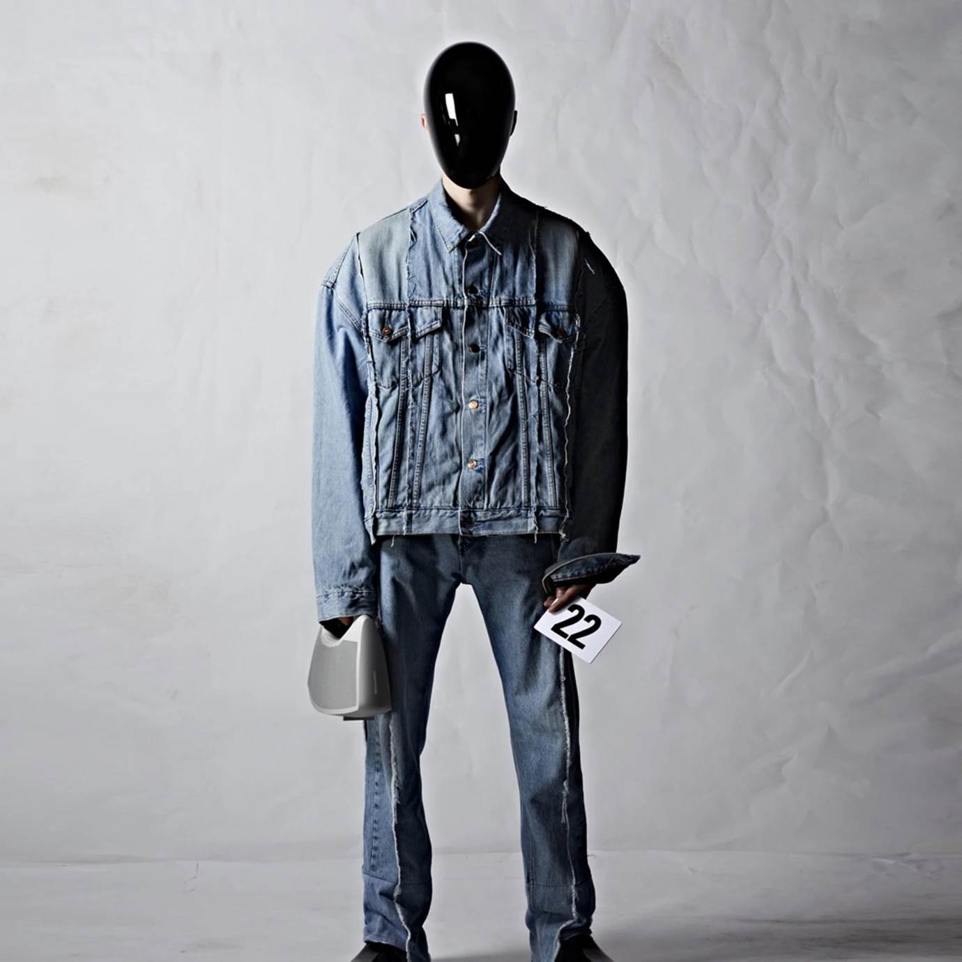 Balenciaga_BangOlufsen_torba zvučnik 6.jpg