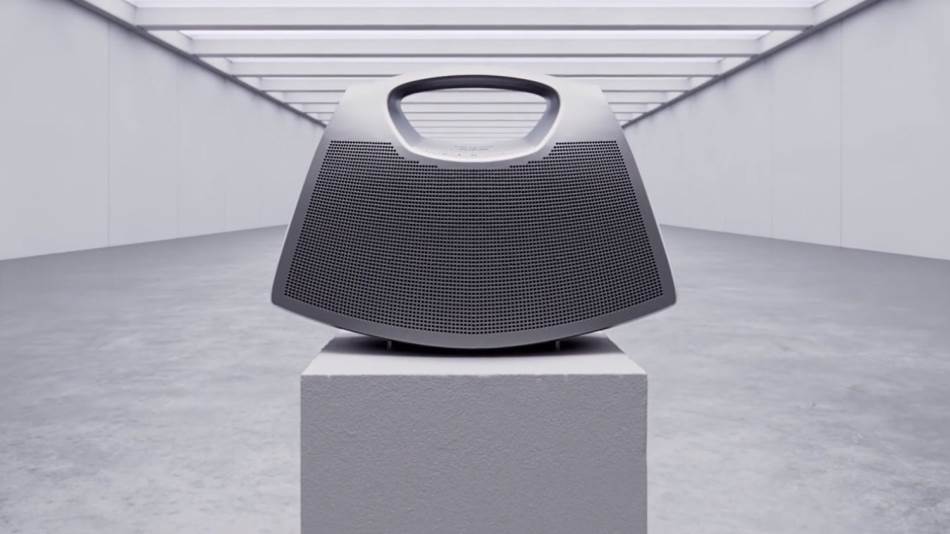 Balenciaga-I-Bang-Olufsen-Speaker-Bag-1-.jpg