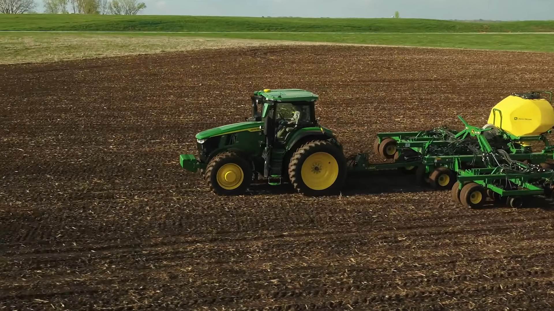 7R Tractors Walkaround _ John Deere 0-46 screenshot.jpg