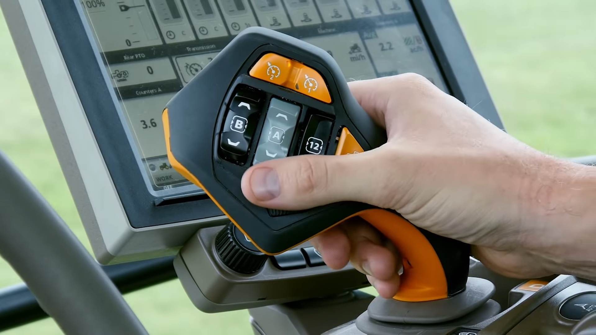 7R Tractors Walkaround _ John Deere 6-4 screenshot.png