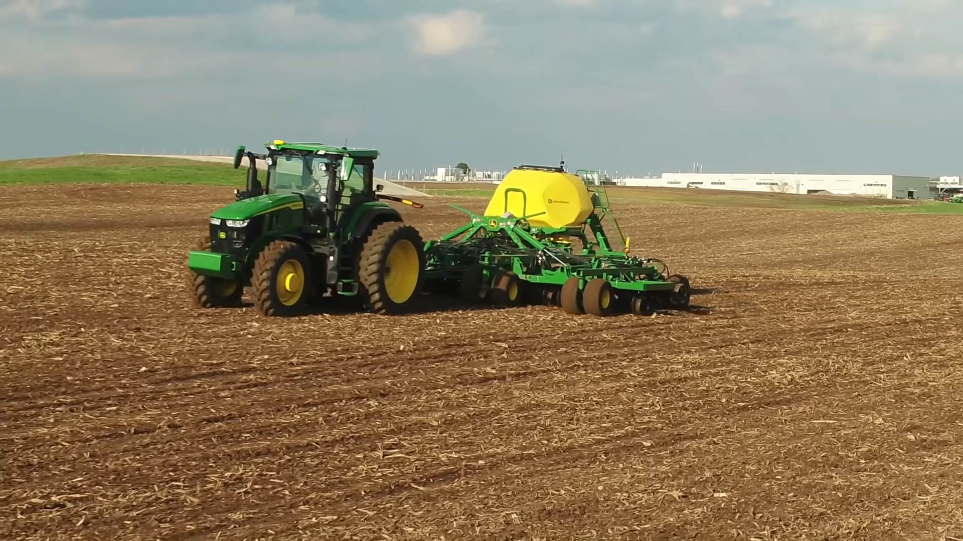 7R Tractors Walkaround _ John Deere 6-26 screenshot.png