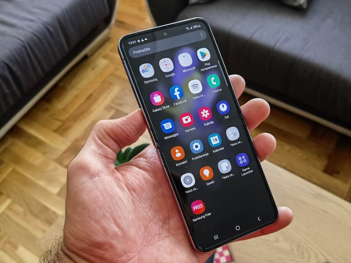 Samsung Galaxy Z Flip4 Slike Uživo (25).jpg