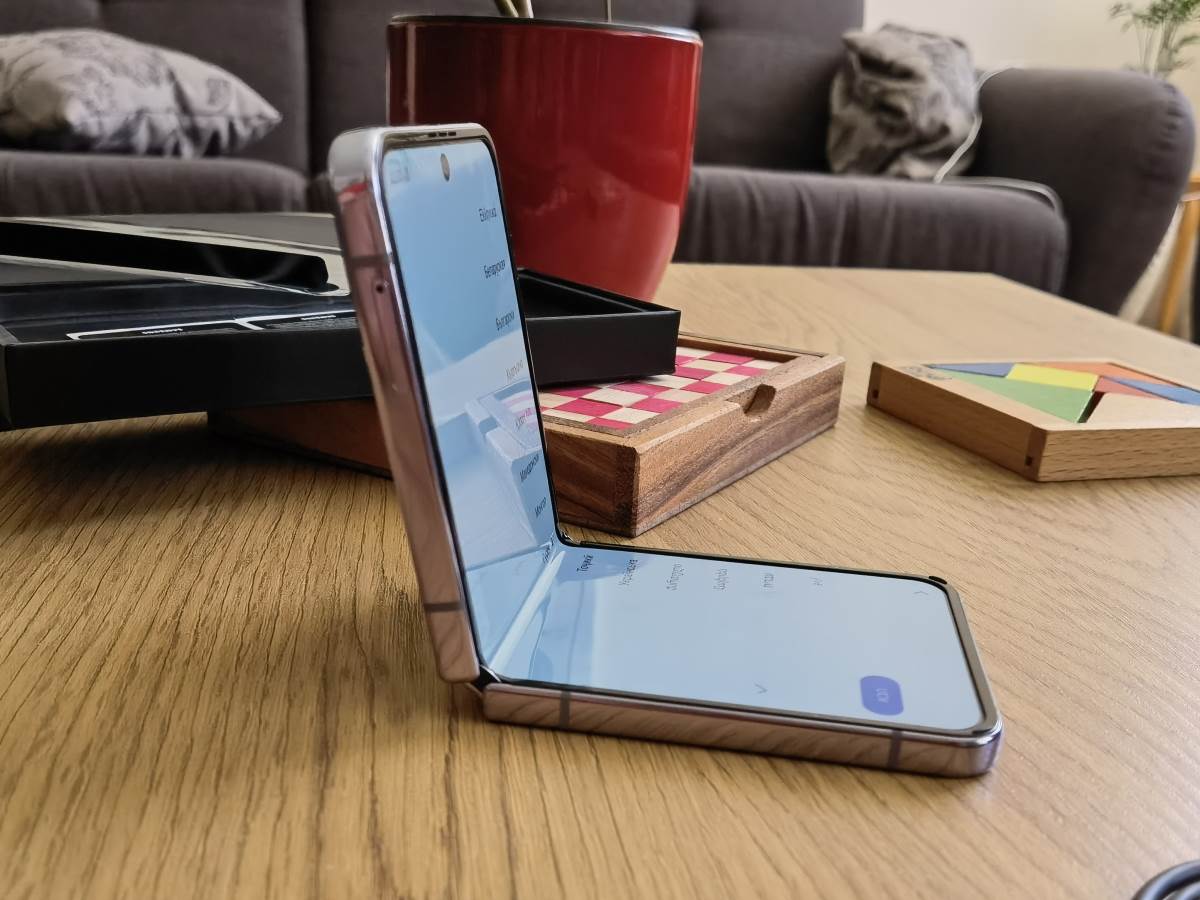 Samsung Galaxy Z Flip4 Slike Uživo (13).jpg