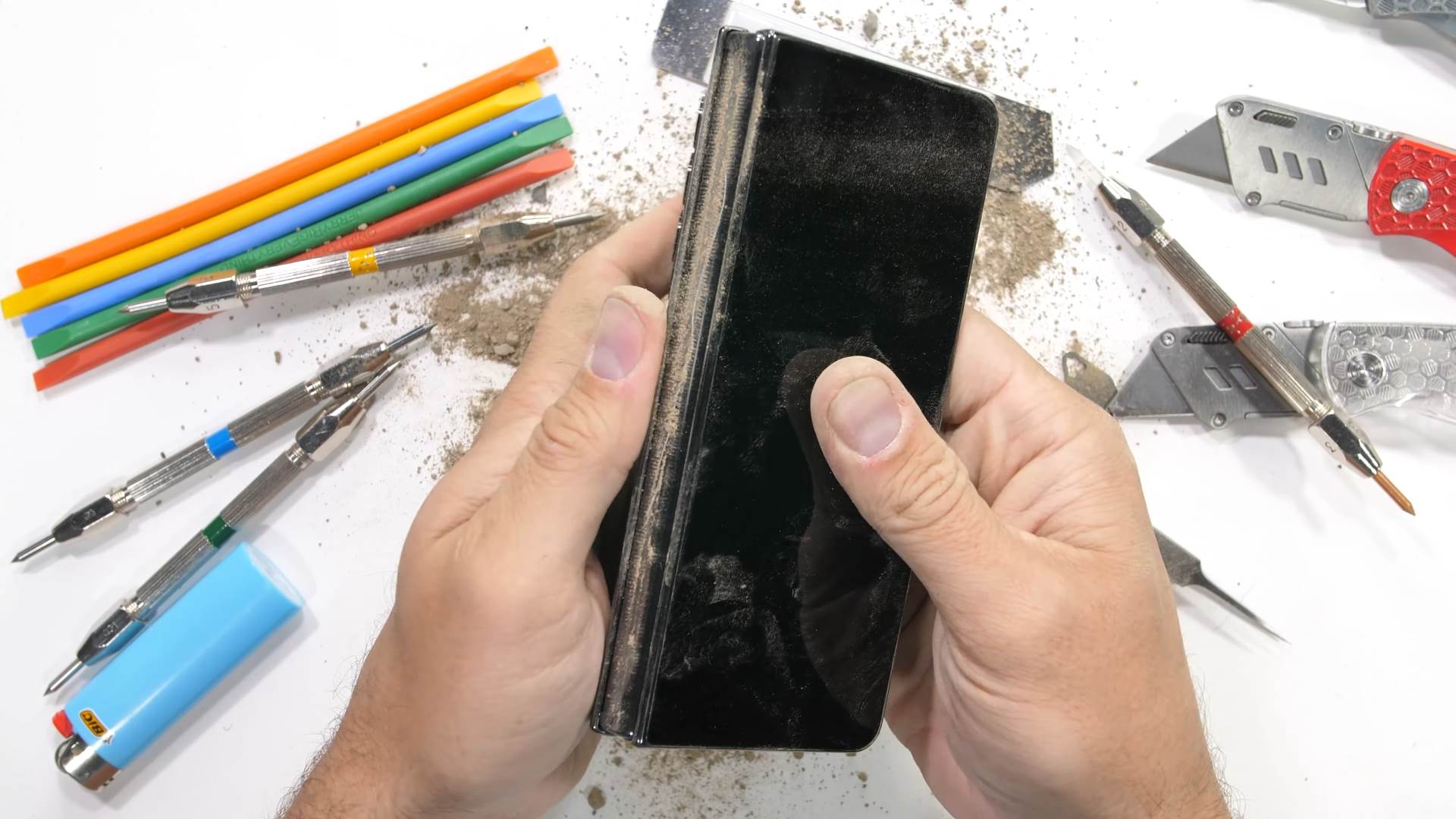 Samsung Z Fold 4 Durability Test! - Samsung says its 'Unbreakable'_! 6-31 screenshot.png