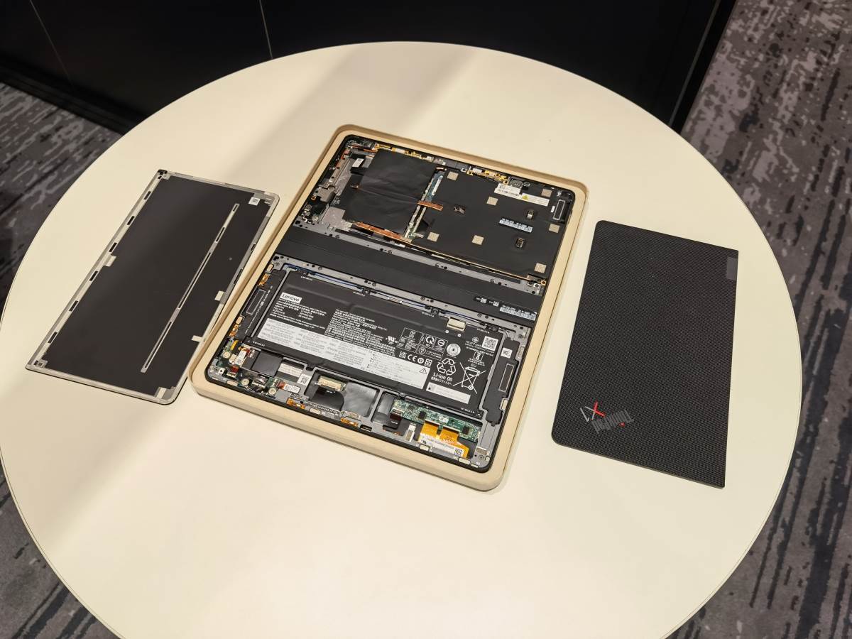 Lenovo ThinkPad X1 Fold (1).jpg