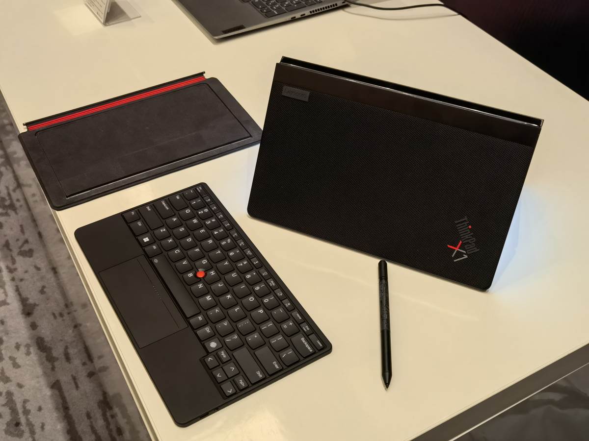 Lenovo ThinkPad X1 Fold (5).jpg