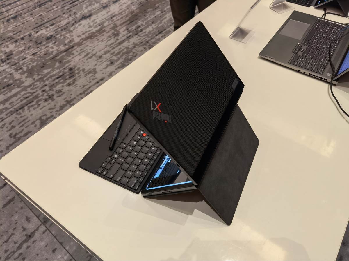 Lenovo ThinkPad X1 Fold (8).jpg