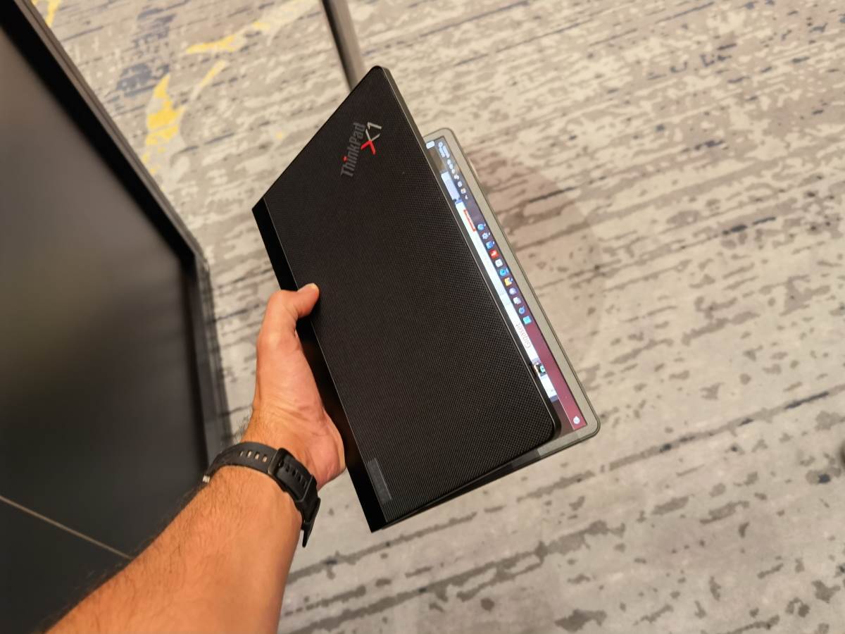 Lenovo ThinkPad X1 Fold (13).jpg