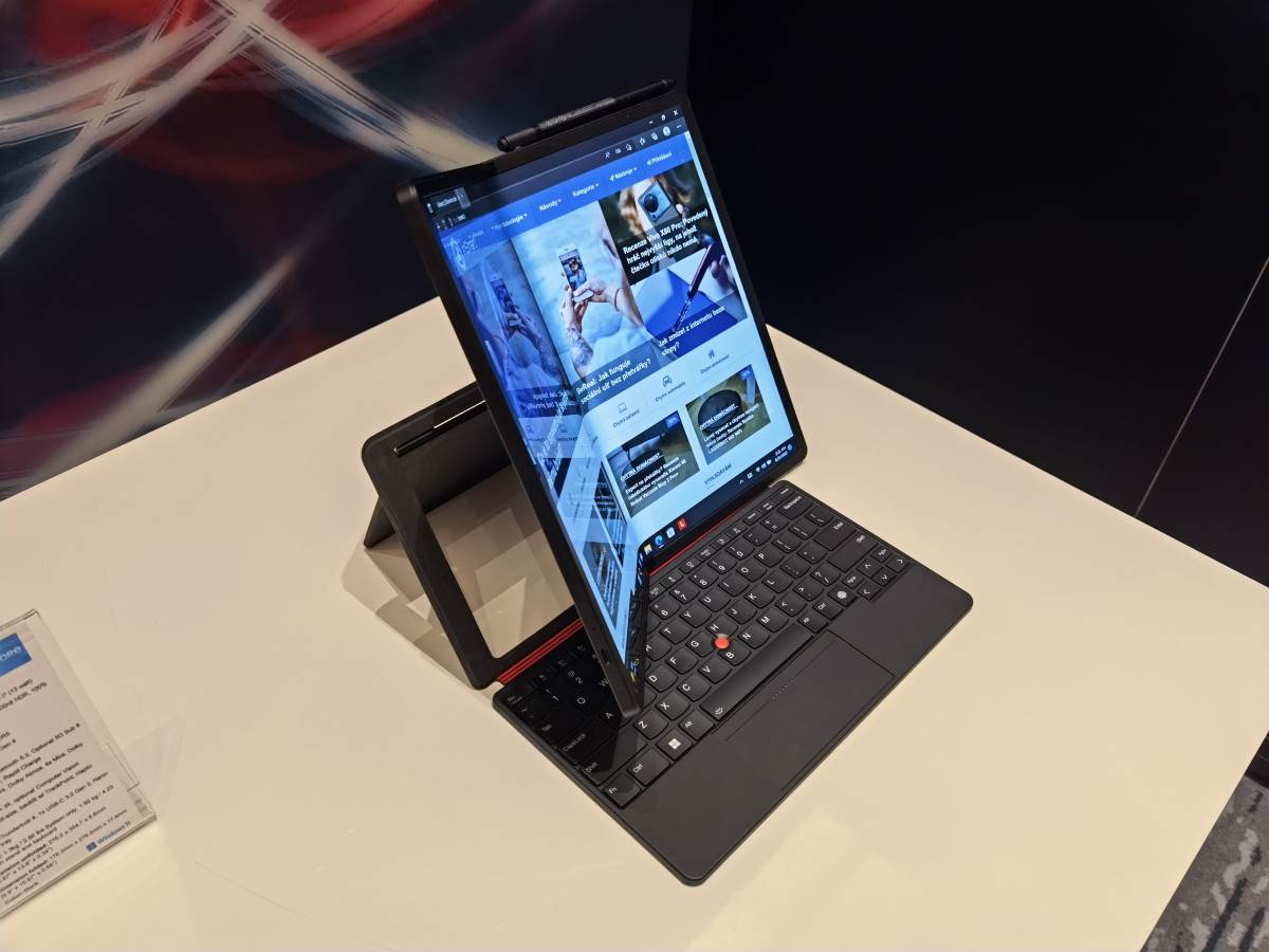 Lenovo ThinkPad X1 Fold (16).jpg