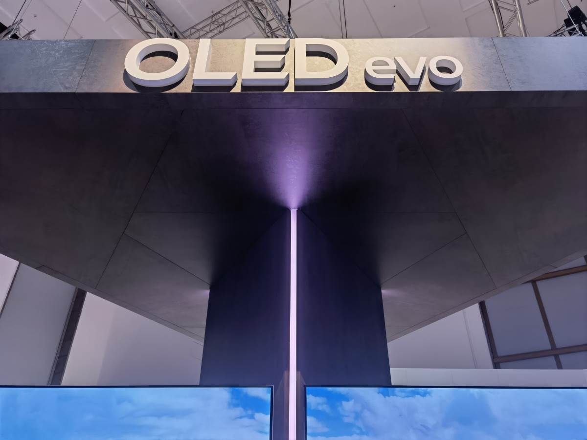 LG OLED 97 inča TV (6).jpg