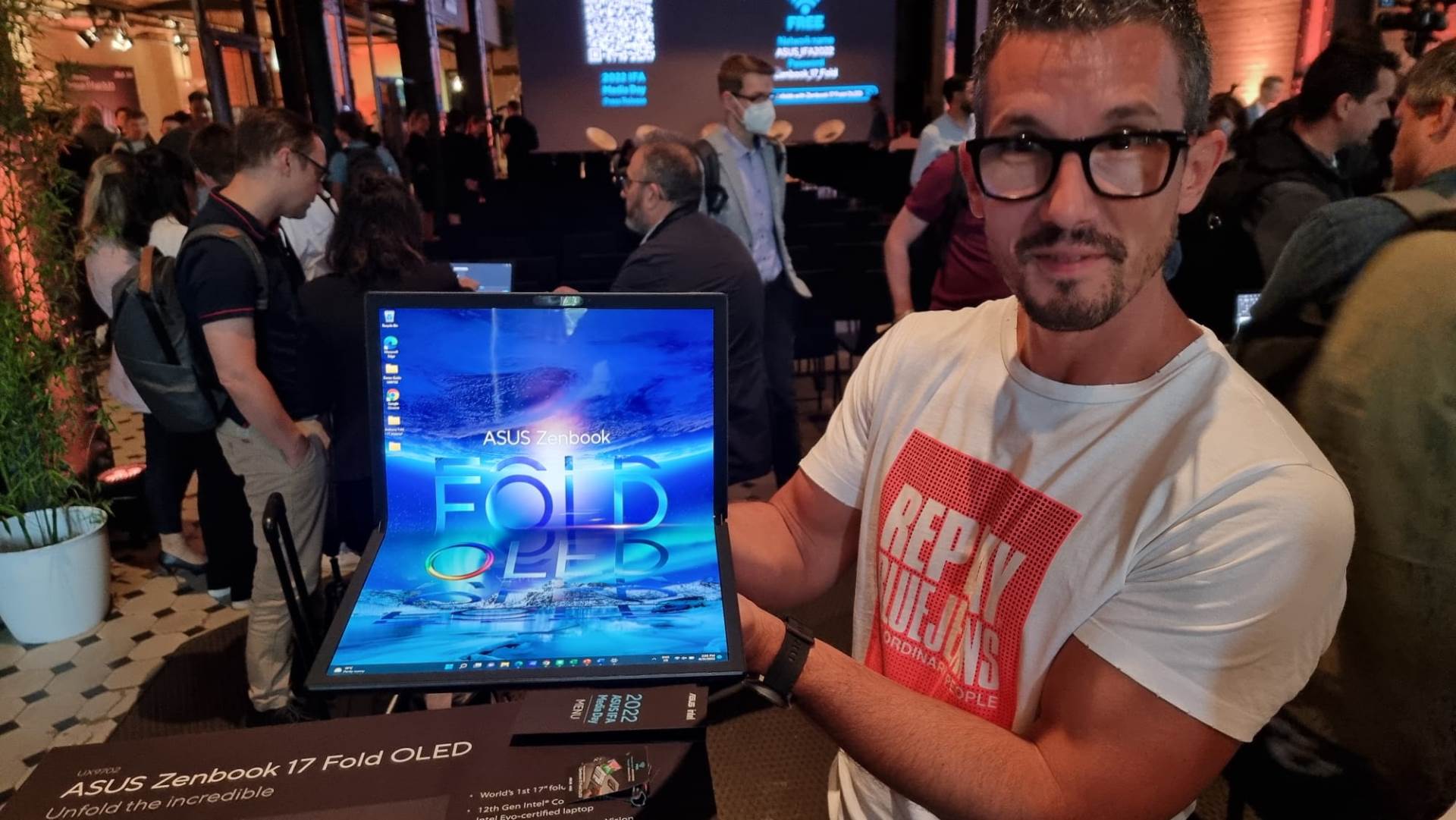 ASUS Zenbook 17 Fold OLED cena, specifikacije i premijera IFA 2022