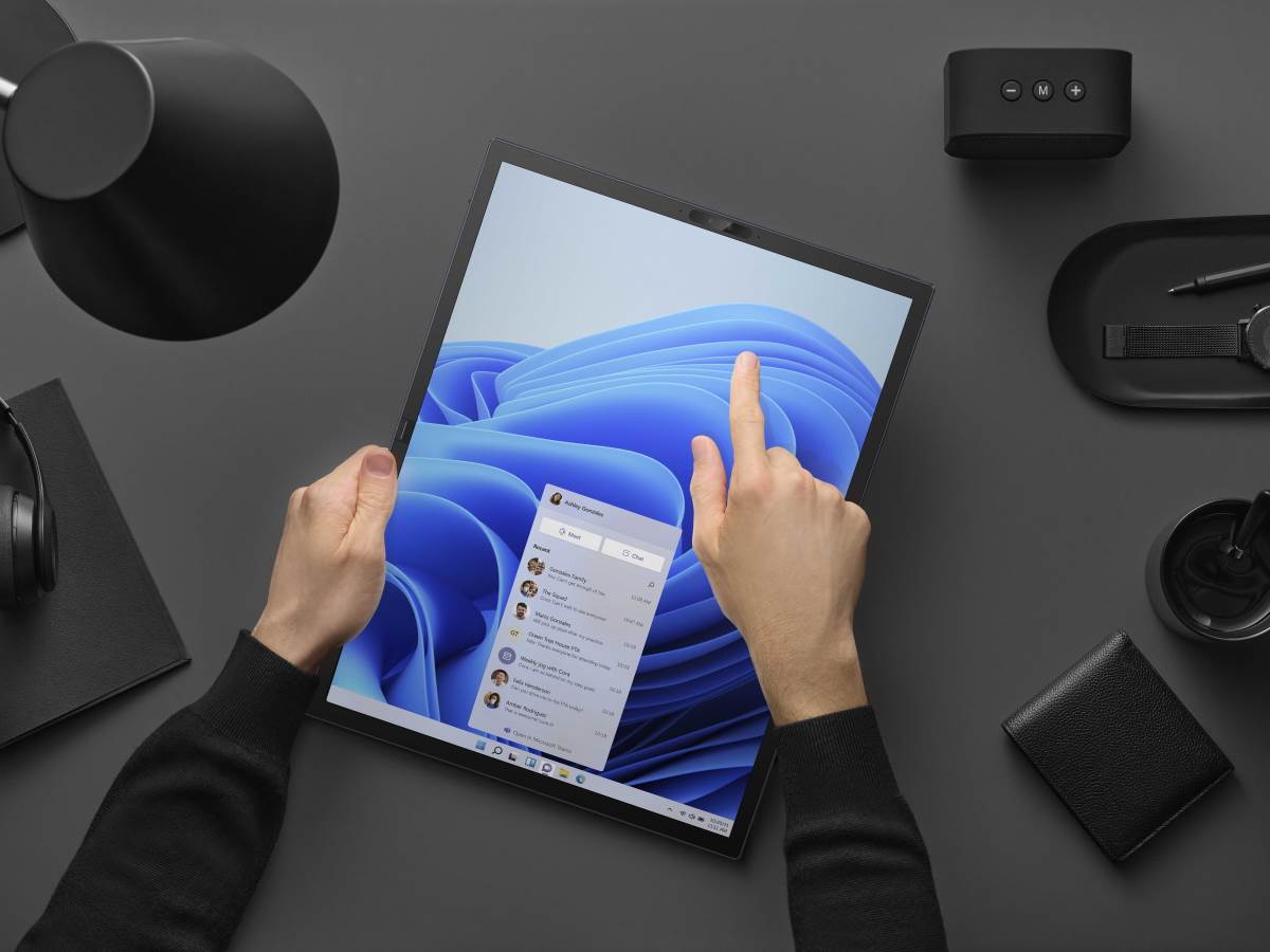 ASUS Zenbook 17 Fold OLED slike