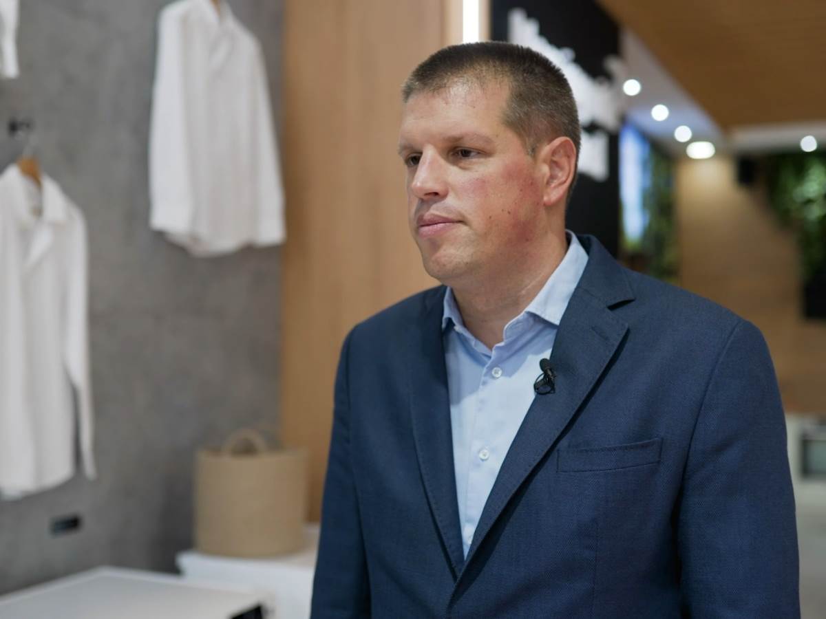 Tesla GM Nebojša Lozo IFA 2022 sajam Berlin 2.jpg