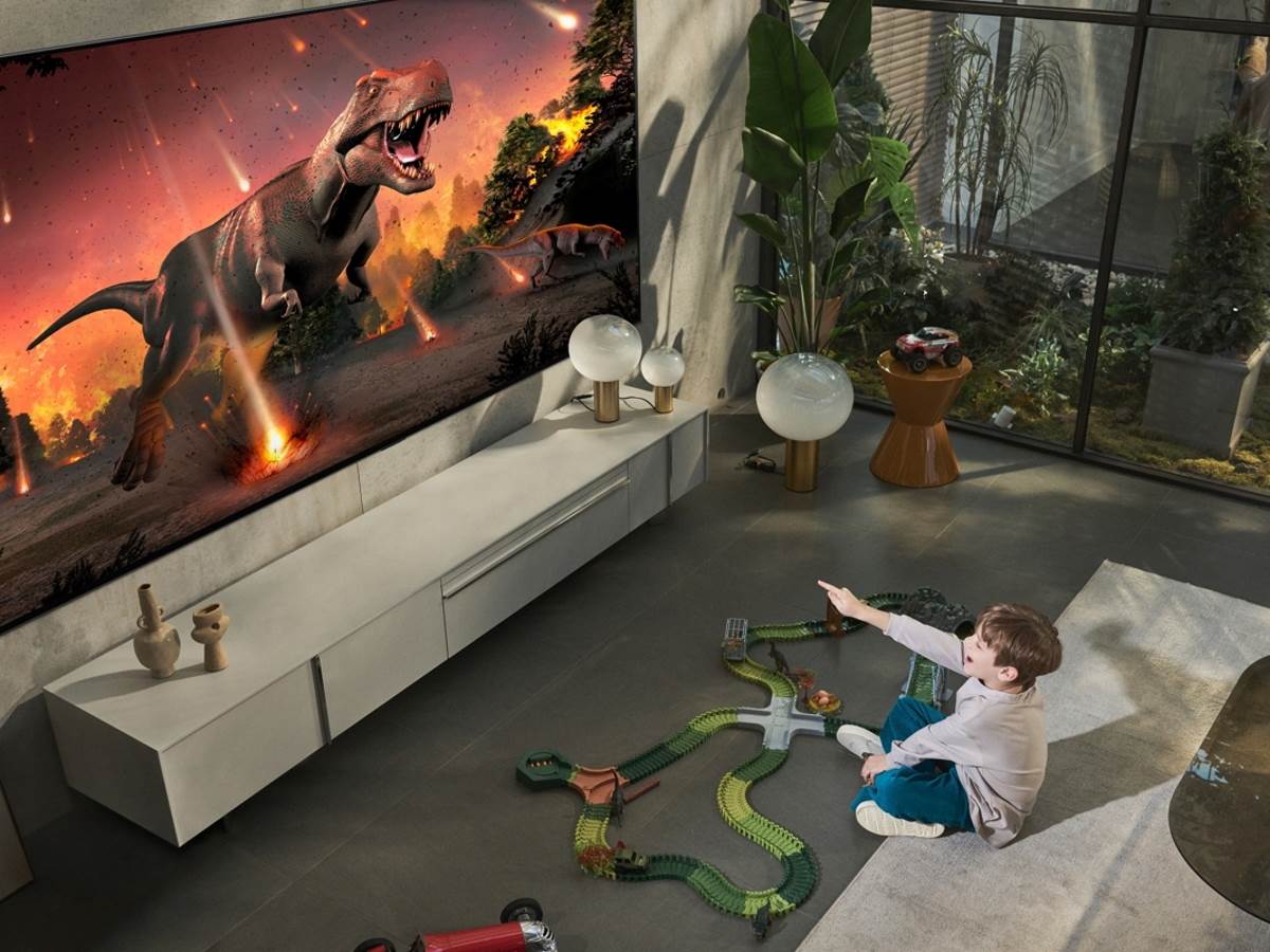 97-inch TV on IFA 2022 1.jpg