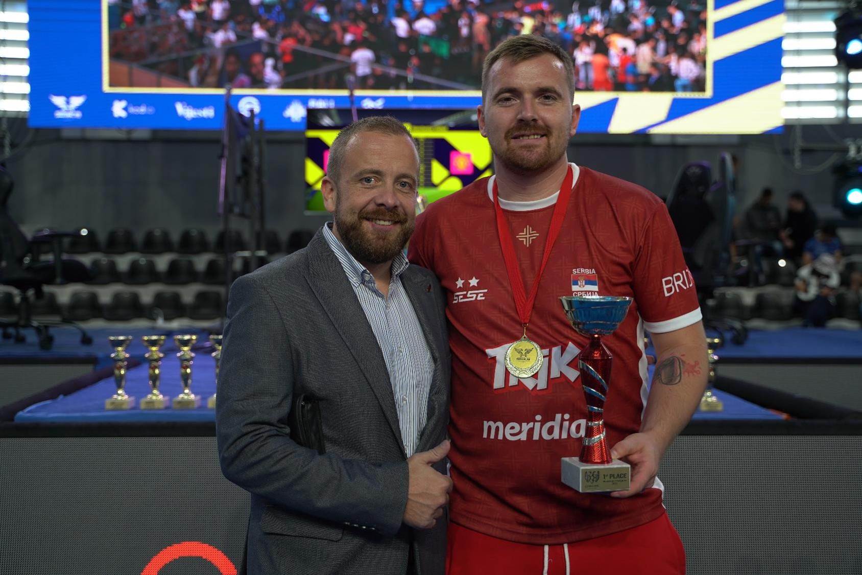 Boban Totovski, generalni sekretar IESF-a i naš šampion Marko Roksić.jpg