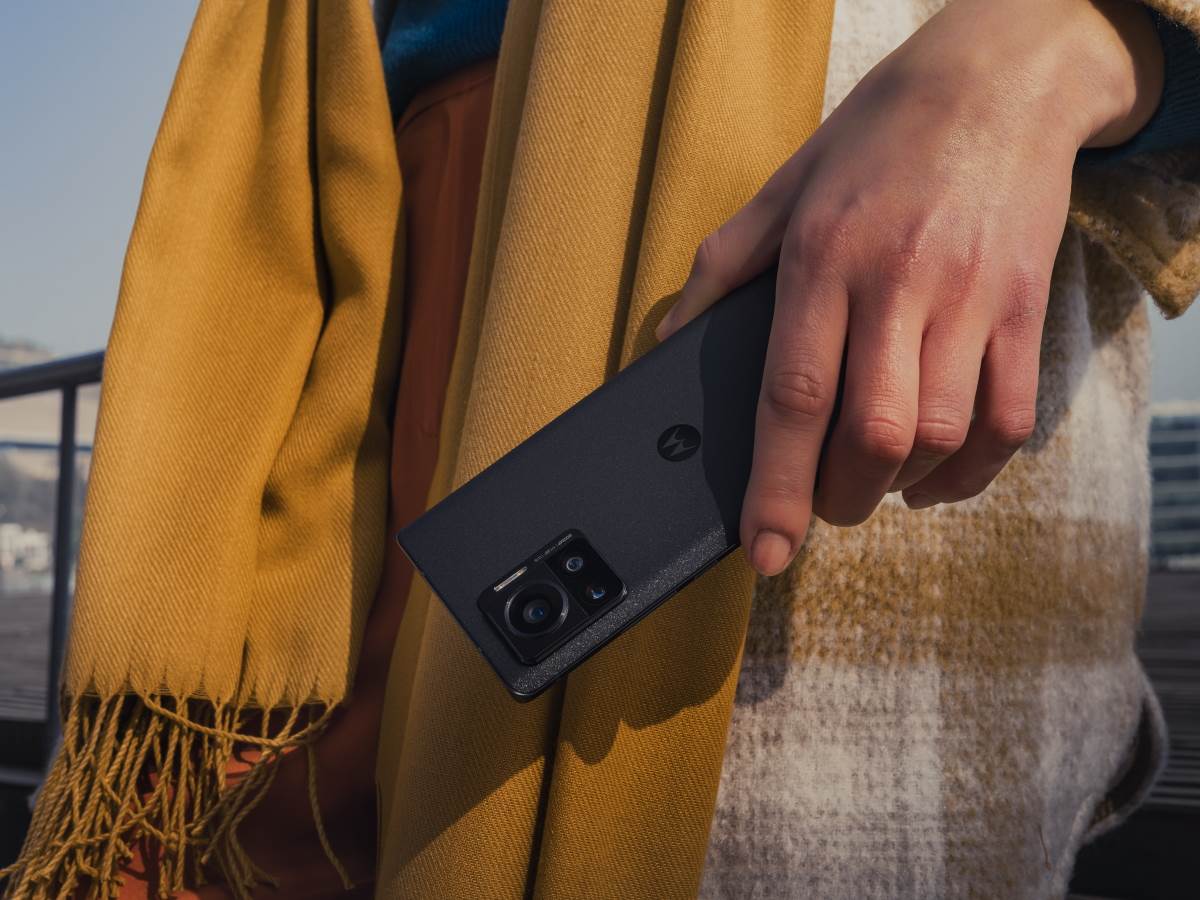 Motorola Edge 30 Ultra Lifestyle 11.jpg